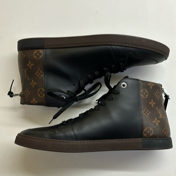 Louis Vuitton - Picture 1 of 12